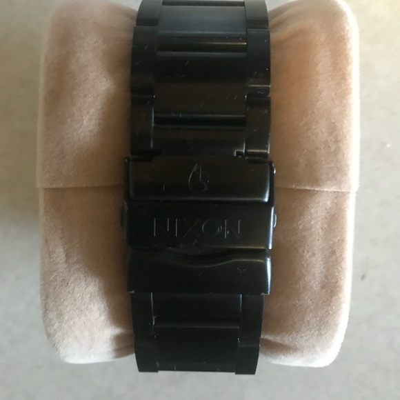 Nixon 48-20 LTD - Picture 4 of 5